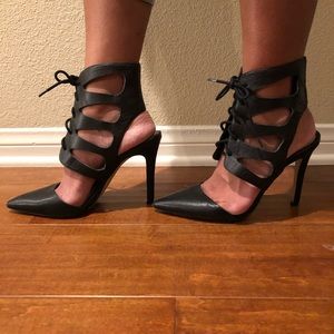 Jessica Simpson laced up heels